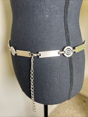 ESCADA Women’s Matted Silver Tone Contempo Bar Target Chain Link Belt Rare Signed ESCADA Designer Gold Chain Charm Belt | ESCADA  main image 4